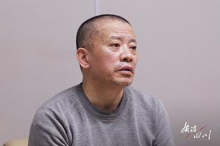 倒霉蛋？穆勒禁区内被门将膝盖撞到头，裁判判罚冲撞门将犯规